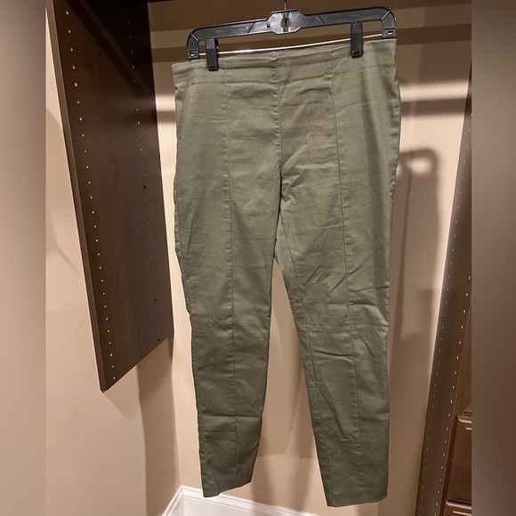 H&M Women's Olive Green Chinos - Picture 1 of 8